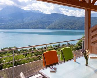 Cozy Group Stay With a Fireplace - Chorges - Balkon