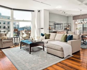 Larimer Square Luxury - Office - Downtown Hub - Denver - Living room