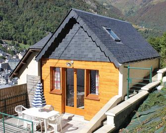 For rent cute little Chalet. (Site; 'les Hauts de Cauterets). - Cauterets - Bâtiment