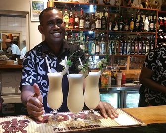 Smugglers Cove Beach Resort and Hotel - Nadi - Bar