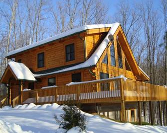 The Blackbear 4 bed log cabin with loft and cathedral ceilings - Pipestem - Building