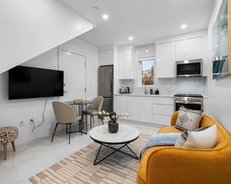 Brand New 2 Bedroom Point Grey Getaway - Vancouver - Sala de estar
