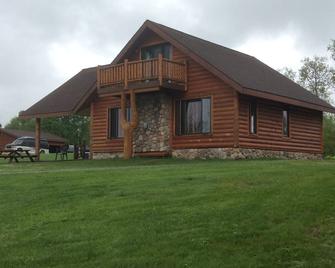 Year Round - Ash Lake Private Cabin - Orr - Building