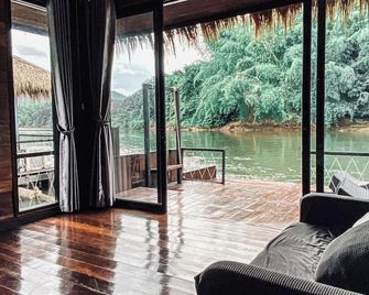 The River Life Resort - Ban Kaeng Raboet - Living room