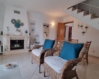 Sunny apartment located in the village of Ferragudo and near the beaches - Ferragudo - Wohnzimmer