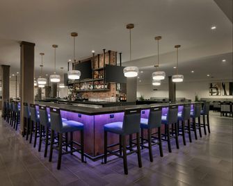 DoubleTree by Hilton Canton Downtown - Canton - Bar