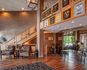 Econo Lodge Metro - Arlington - Lobby