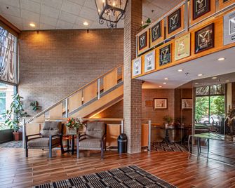 Econo Lodge Metro - Arlington - Lobby
