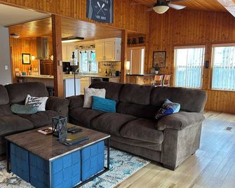 4-Bedroom Lake-side Retreat with New Dock! - Harrodsburg - Sala de estar