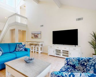 Townhouse Manor 6 - Hilton Head Island - Living room