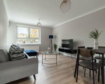 Shaw Apartment - Glasgow - Living room