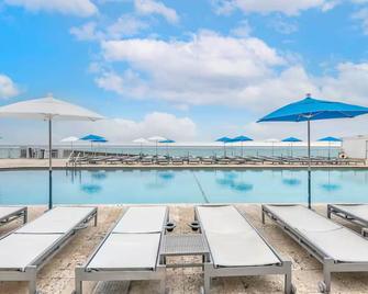 Relaxing Beach Stay! 4 Awesome Units at Marco Polo Beach Resort, Pool Access - Sunny Isles Beach - Zwembad