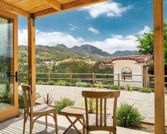 3-bedroom Mountain-View Farmhouse Ranch Retreat in the Santa Monica Mountains - Agoura Hills - Balkon