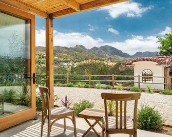 3-bedroom Mountain-View Farmhouse Ranch Retreat in the Santa Monica Mountains - Agoura Hills - Balkon