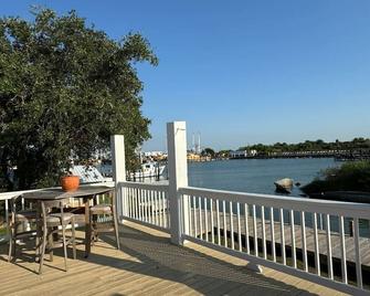 The Reel Escape of Bolivar - Bolivar Peninsula - Balcony