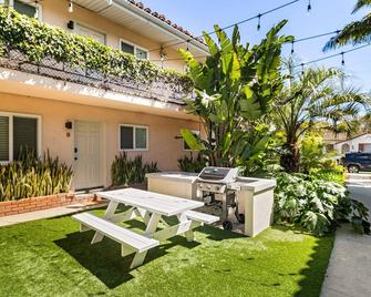 Funk Zone Apartment Walking Distance to the Beach! - Santa Barbara - Patio