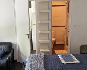 Renovated Gem 15 mins train to Paris - Sarcelles - Bedroom