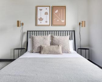 Charming Dorchester/Milton 1BR next to Milton T stop, by Blueground - Milton - Bedroom
