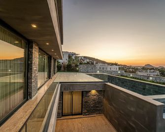 7 Deluxe - A Seductive Blend Of Style And Serenity - Bodrum - Balcony