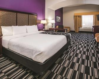La Quinta Inn & Suites by Wyndham Dallas South-DeSoto - DeSoto - Schlafzimmer