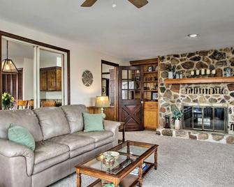 Wisconsin River Valley Farmhouse: Fire Pit & View - Portage
