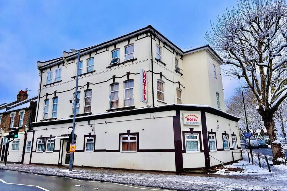 ذا كومون جايت هوتل