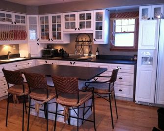 Cozy Lake Winnebago Cottage: Shallow Sandy Shore, Close To Eaa & Packers Games - Menasha - Cocina