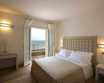 Hotel Alta La Vista - Marina di Castagneto - Bedroom