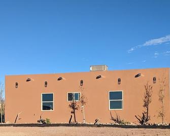 Home less than 5 minutes to the Beach at Elephant Butte! - Elephant Butte - Building