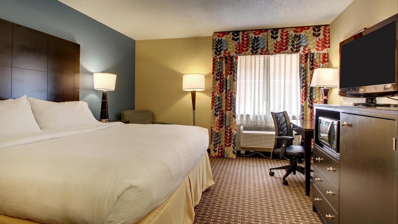 Holiday Inn Express Fort Campbell-Oak Grove