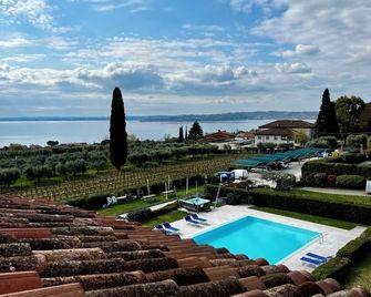Residence Corte Ferrari -Ciao Vacanze- - Moniga del Garda - Pool