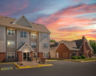 MainStay Suites Appleton Airport - Fox River Mall Area - Appleton - Edificio