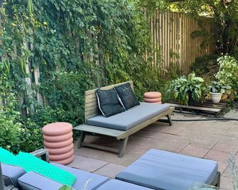 Spacious Bushwick Bedroom - Very close to Subways & to Manhattan, Pet-Friendly! - Brooklyn - Patio
