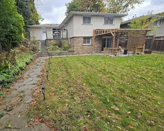 Private Guest House- Walkout Basement - Aurora - Outdoors view