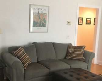 Luxury Living High Above the Center of Town. - Bennington - Sala de estar