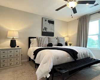Cozy 2-bedroom condo in adorable Opelika - close to Auburn University - Opelika - Makuuhuone