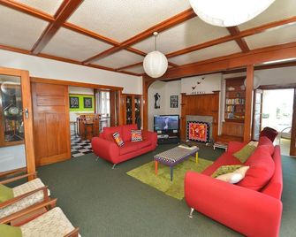 داكس آند درايكس بوتيك موتل آند باكباكرز - نيو بليموث - غرفة معيشة