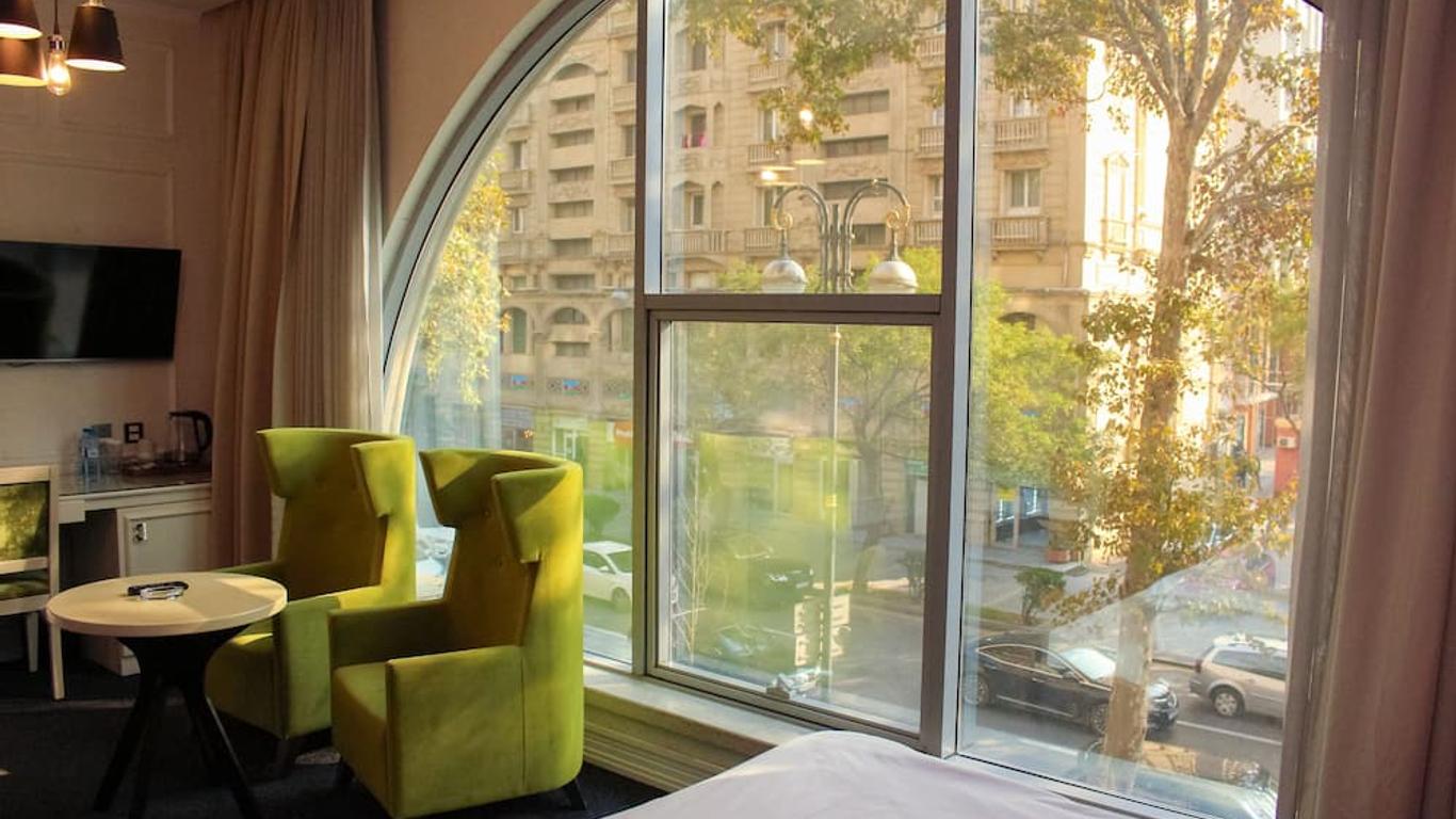 Dondar Hotel Formula 1 View