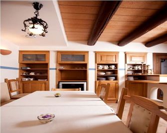 Family-Friendly Vacation Rental near Triglav National Park, Slovenia - Goreljek - Comedor