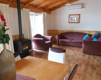 Awonga Cottages - Halls Gap - Huiskamer