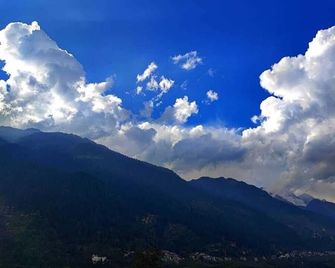 Omavya Hotel Manali - Manali - Вигляд зовні