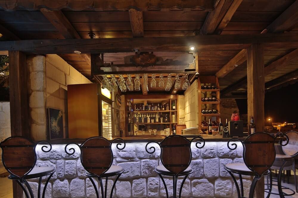 شوسترينغ كيف هاوس