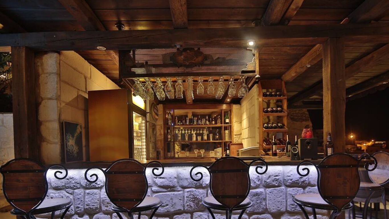 شوسترينغ كيف هاوس