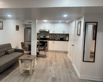 Bright & Cozy Basement Apartment - Ajax