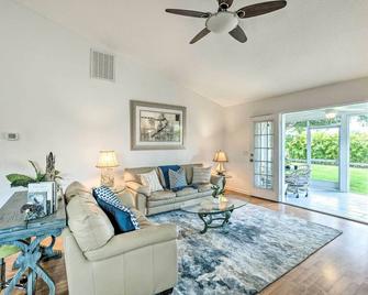 Punta Gorda Home w/ Lanai 2 Mi to Downtown! - Punta Gorda - Living room