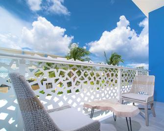 Cayman Luxury Rentals at The Grove - West Bay - Balkón