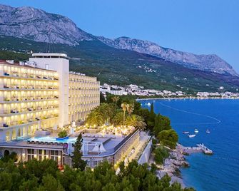 Bluesun Hotel Jadran - Tučepi - Outdoor view