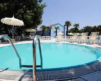 Camping Village Riviera - Numana - Zwembad