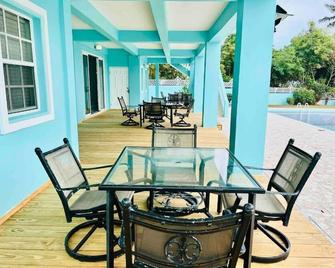 Luxury 4 bedrooms with pool by the golf course - Basseterre - Patio
