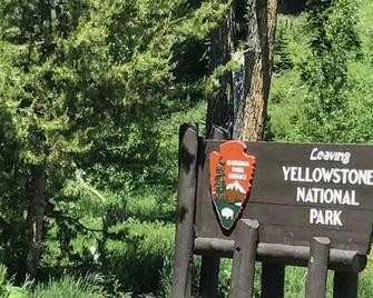 Accepting reservations for 2026 summer! Visit Yellowstone! - Cody - Building